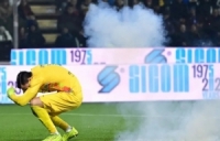 عقوبة صارمة ضد جماهير إنتر ميلان بعد استهداف حارس كريمونيزي بمفرقعة نارية  