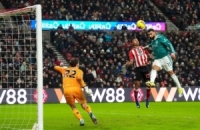 سندرلاند يتلقى هزيمته الأولى أمام ليفربول الدوري الإنجليزي الممتاز