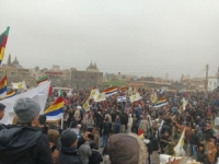 الآلاف يتظاهرون في مدينة شهبا بالسويداء للمطالبة بفتح معابر إنسانية وحق تقرير المصير